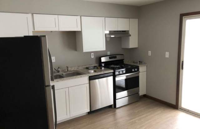 301 Eaton Ave - 301 Eaton Avenue, Bartonville, IL 61607