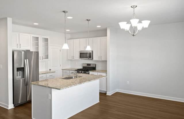 Spacious Townhome with MOVIE STAR Primary Closet!!!! - 4824 Autumn Wagon Lane, Laurel, VA 23228