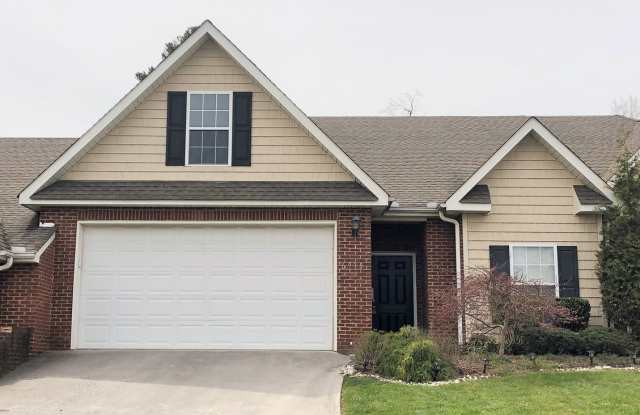 GORGEOUS 3 BEDROOM AND 2 BATH CONDO LOCATED IN PEMMBROOKE PLACE!! - 6938 Pemmbrooke Shire Lane, Knoxville, TN 37909