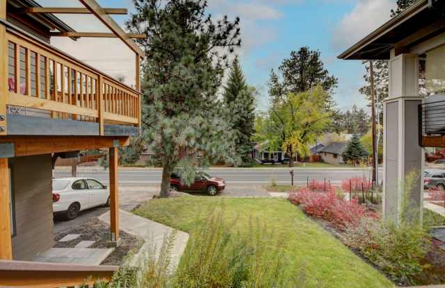 Quiet neighborhood home in Bends Westside Gallery 4