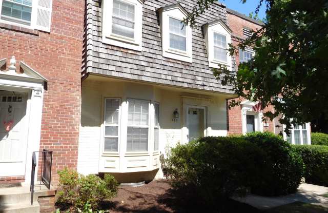 Renovated Townhome in the Heart of Bethesda, close to METRO photos photos
