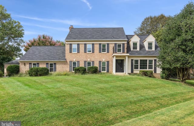 11910 HOLLY SPRING DR - 11910 Holly Spring Drive, Great Falls, VA 22066