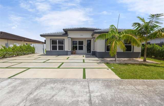 13063 SW 256th St photos photos