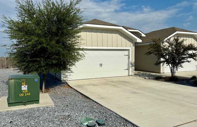 Luxury 3-bedroom, 2-bathroom Duplex in Seguin, TX! Gallery 3
