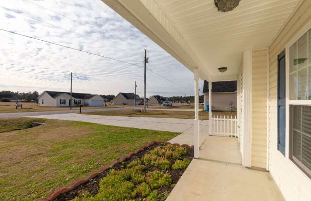 3 Bedroom Home w/ Bonus In Richlands! Gallery 3