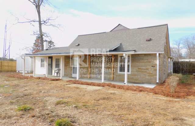 Great location for 2bd/2ba with extra Room in High Point off of Kivett Dr!! - 3504 East Martin Luther King Junior Drive, Guilford County, NC 27260