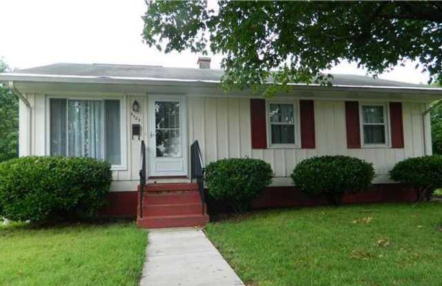 Cozy Ranch - Prime Location - Libbie and Grove Avenue photos photos