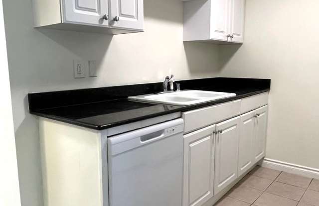 Updated 1 Bed/ 1 Bath Condo Kent - Great Location - 9623 South 248th Street, Kent, WA 98030
