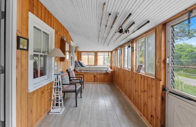 30 Bungalow Walk Gallery 3