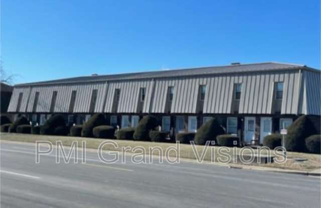 1624 University Dr. - 1624 University Drive, Charleston, IL 61920
