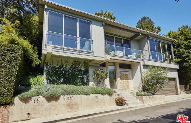 8981 ST IVES Drive Gallery 2