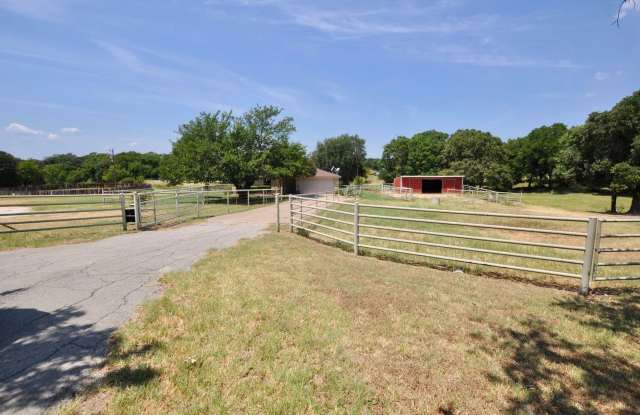 For Lease – Nice Horse Property - Texas Style Home on 5 Acres. Two Barns, Round Pen  Pipe - Horse Fencing. Four Livestock Head Maximum. photos photos