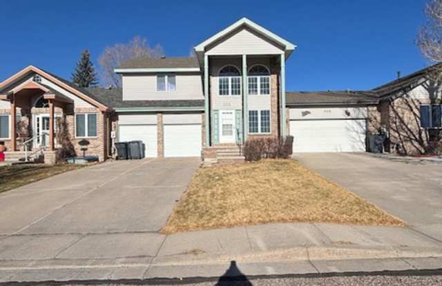 Beautiful four bedroom townhouse with double car garage - 834 Oak Valley Lane, Cheyenne, WY 82009