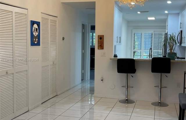 1625 N 15th Ter photos photos