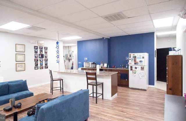4333 LINCOLN Highway E Gallery 2