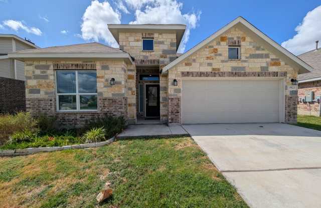 Free Rent / Navarro Ranch  4/3/2 with a Bonus Room / Fridge Included/ Covered Patio / Fenced in Yard /  Navarro ISD *2 weeks free rent* Gallery 3