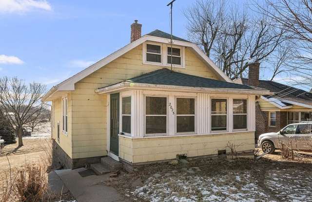 Cozy Clinton Home With Large Yard and Convenient South Bluff Location! photos photos Cozy Clinton Home With Large Yard and Convenient South Bluff Location! photos photos