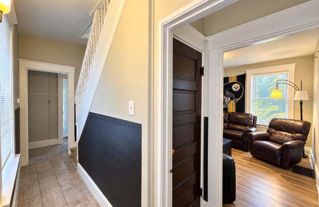6 Bed/ 2 Bath on Warner Mins. from UC Only $650/pp ($3,900/mo) Gallery 3