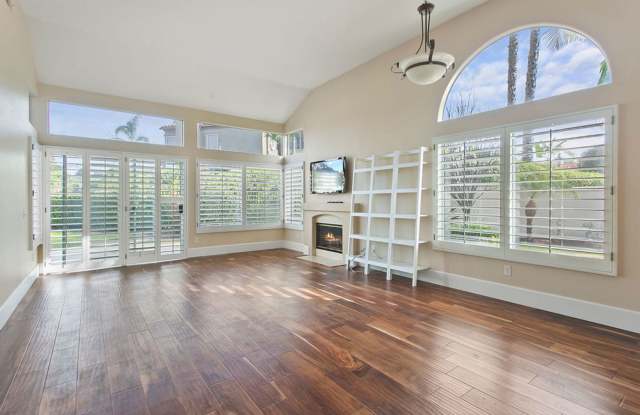 Wonderful Two Bedroom Marina Hills Home! Gallery 3