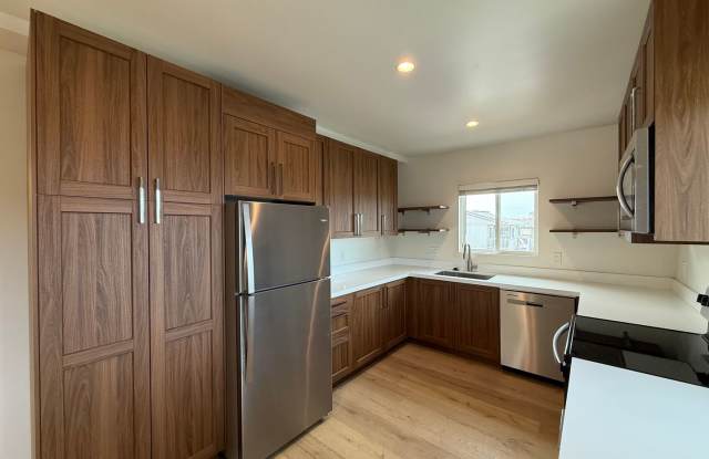 Bright 3BD/2BA Home in Encinitas with Natural Light, In-Unit Laundry & Easy Freeway Access photos photos
