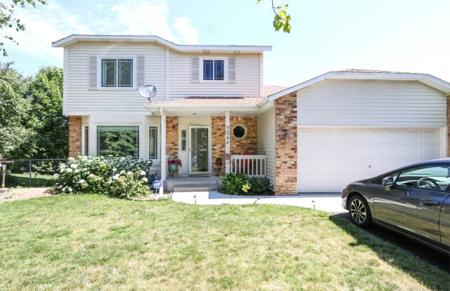 9244 Andrea Dr. - 9244 Andrea Road, Woodbury, MN 55125