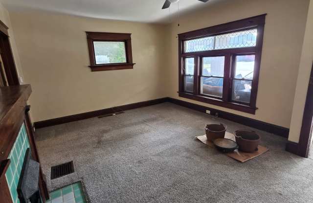 1424 West 8th Street - 1 Gallery 4