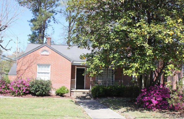 3 Bedrooms 2 Bathrooms with fenced in backyard (one block from ECU) photos photos