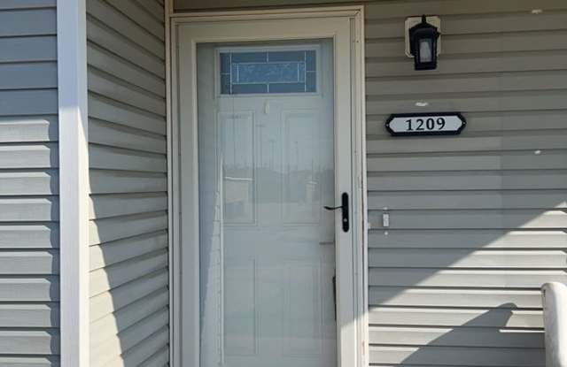 1/2 Off First Month's Rent - 3 bedroom home in Rogers-  Available Now Gallery 3