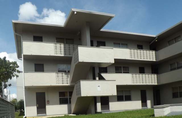 GROUND FLOOR Next to UM Hospital! One Bedroom Ground Floor Gallery 4