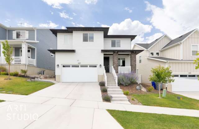 Stylish  Spacious 4-Bedroom Home with Stunning Views – Available August 10 2577 N Velvet Moon Drive, Saratoga Springs | $2,940/Month photos photos