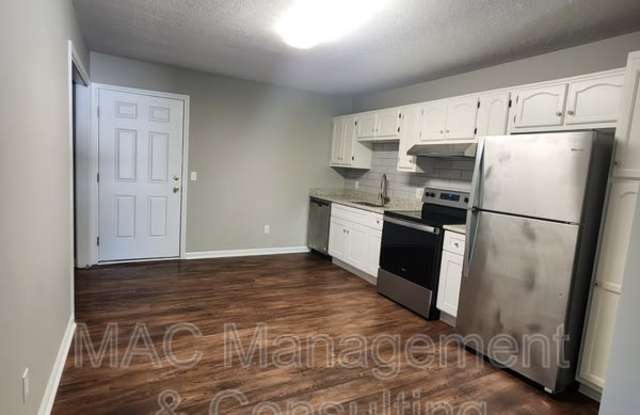 1495 Autumn Avenue - 3 photos photos