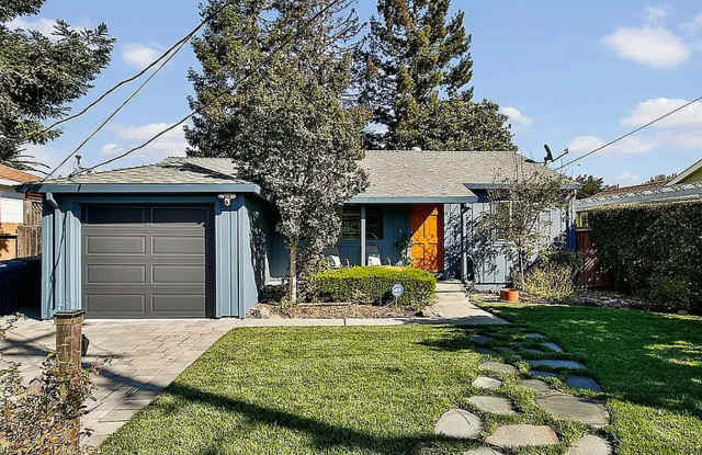 Lovely 2BR 1BA home in great neighborhood with large yard photos photos