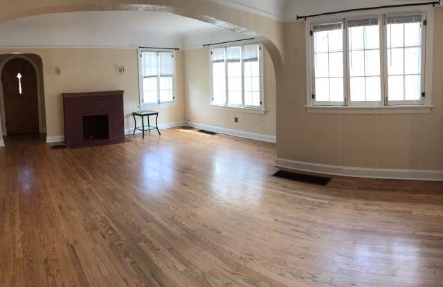 1387 Hudson St Gallery 4