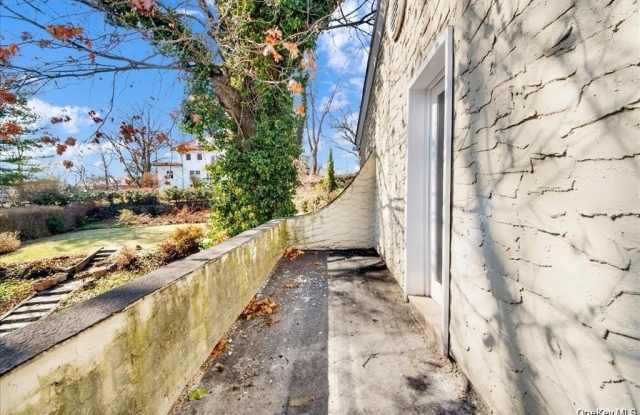 20 Mersereau Avenue Gallery 3