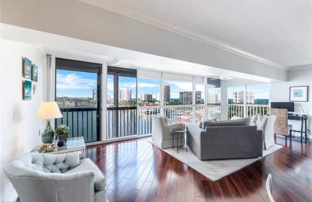 250 Park Shore photos photos