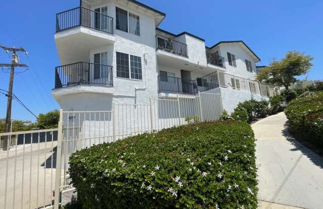 Move in Discount $1000 Off First Month's Rent- Stunning and Newly Remodeled Apartment Home Gallery 2