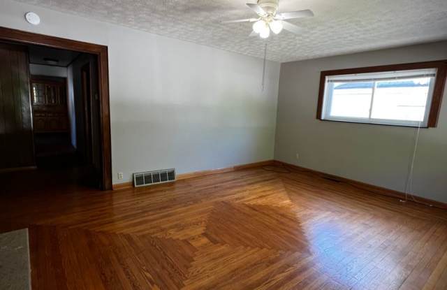 Charming 3 bedroom single family home Gallery 3
