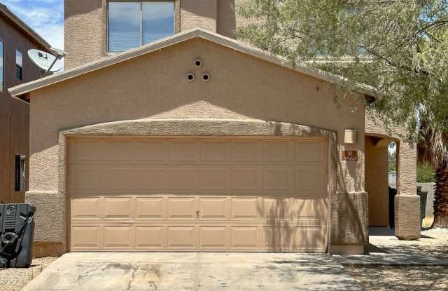 Large 4 bedroom home with Den - Corner lot on southside! photos photos