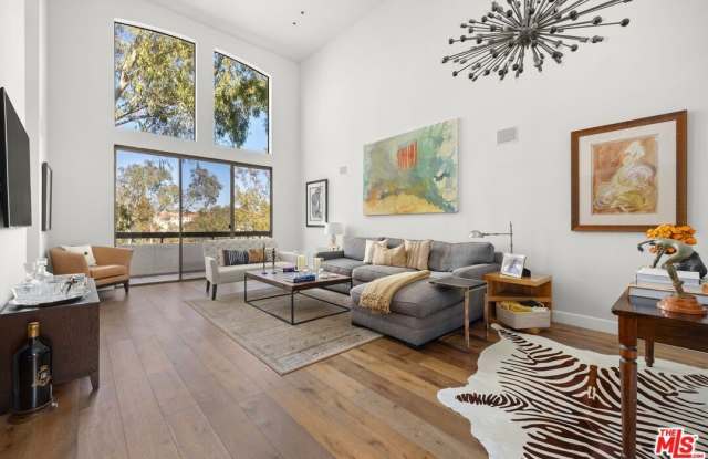 410 S Barrington Ave - 410 South Barrington Avenue, Los Angeles, CA 90049