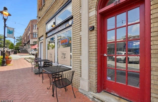 166 Maplewood Ave Gallery 1