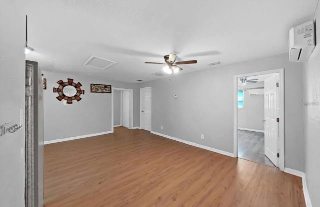 1514 E NORTH BAY Street Gallery 4