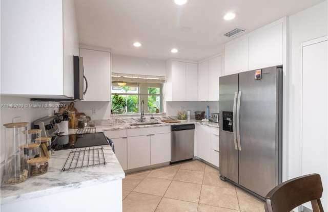 11796 SW 90th Terrace, Miami, FL 33186 - 11796 Southwest 90th Terrace, Kendall, FL 33186