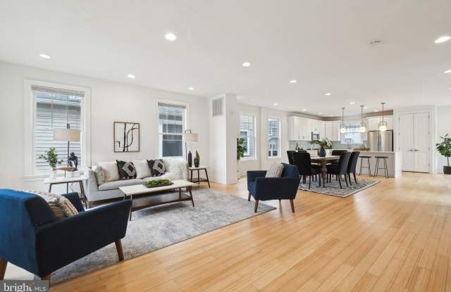 2837 MYRTLE Avenue NE photos photos