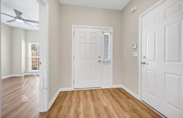 3 BR, 2 BA IN QUAINT, QUIET, GATED COMMUNITY Gallery 4