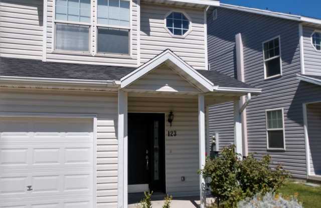 PRICE DROP! 3 bdrm 1.5 bath townhome! You'll love our giant DECK! photos photos