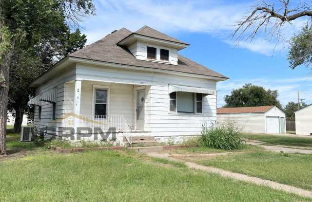 Large 2 bedroom home - 1102 East 6th Avenue, Hutchinson, KS 67501