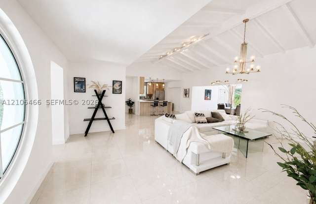 2830 NE 56 ct Gallery 3