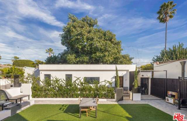 1142 1/2 Poinsettia Dr photos photos