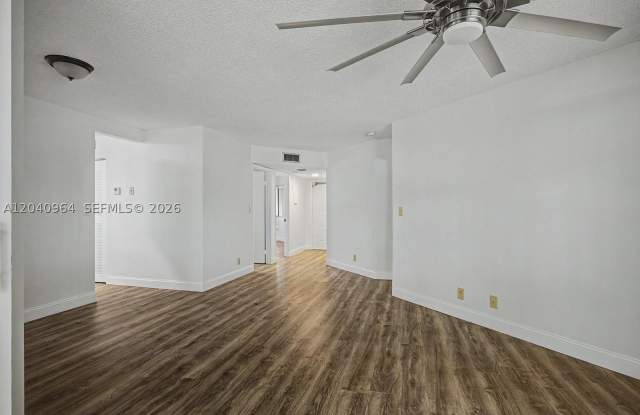 15575 Miami Lakeway N Gallery 4