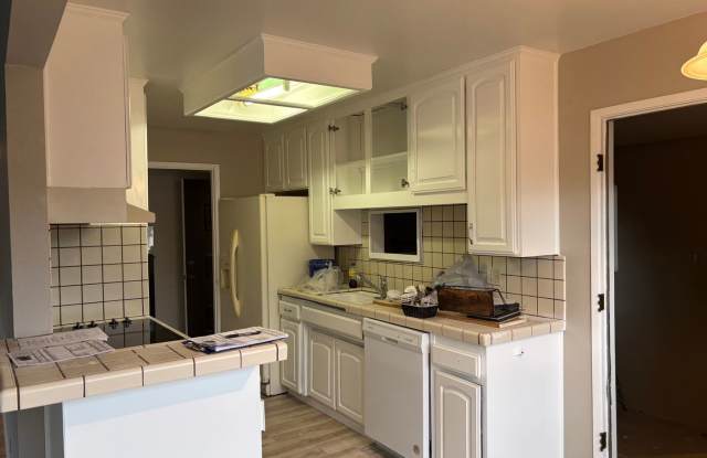 CUTE SINGLE STORY WITH FENCED REAR YARD WITH PATIO... Gallery 3